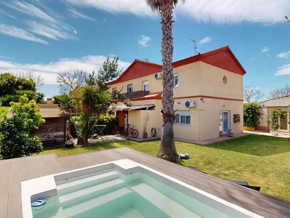 Exterior view of Houses for sale in Espartinas  with Air Conditioner and Swimming Pool