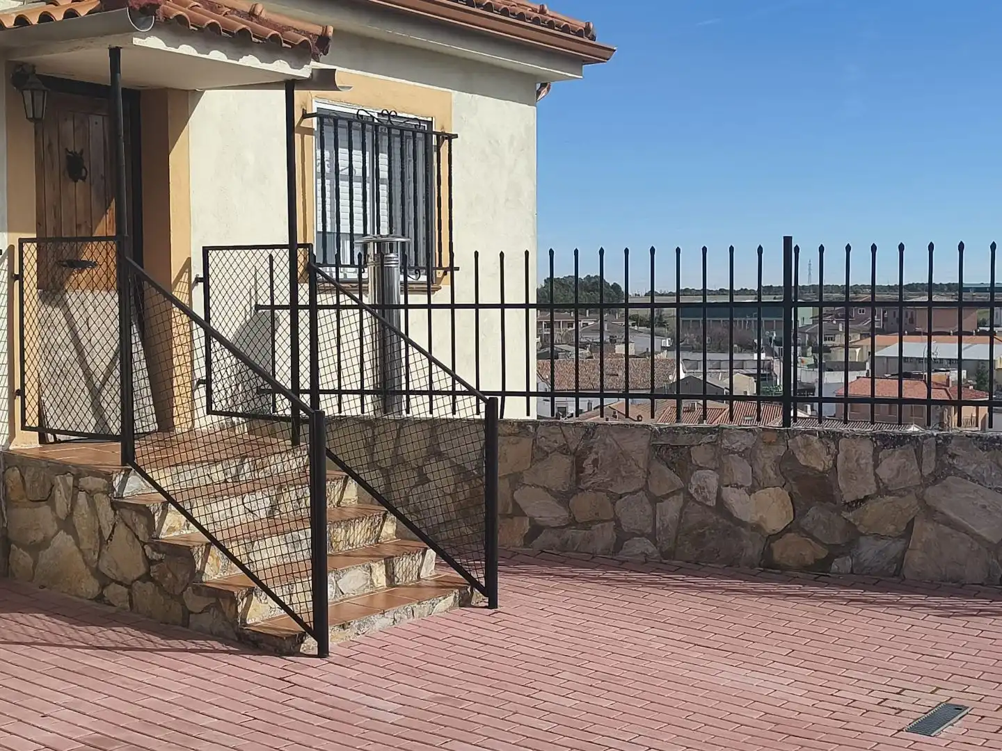 Casa o xalet en venda a Calle de las Callejuelas, Santorcaz Terrassa de Casa o xalet en venda en Santorcaz amb Calefacció, Jardí privat i Terrassa