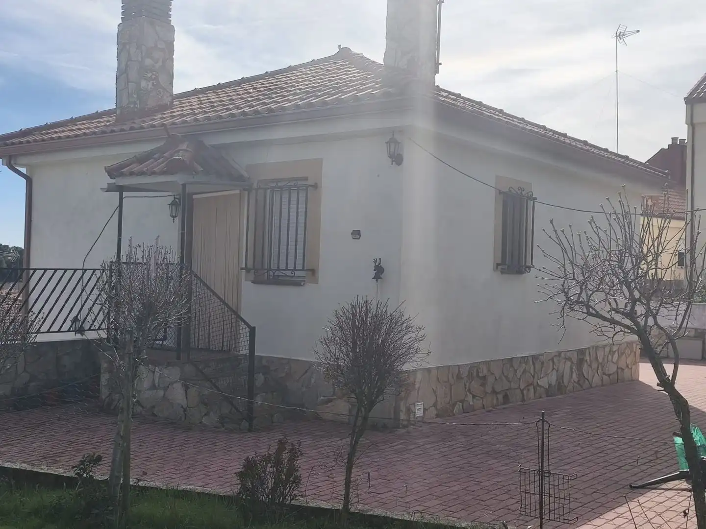 Casa o xalet en venda a Calle de las Callejuelas, Santorcaz Vista exterior de Casa o xalet en venda en Santorcaz amb Calefacció, Jardí privat i Terrassa