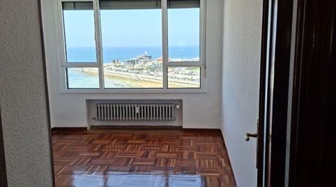 Foto 5 de Piso en venta en Avenida Rufo García Rendueles, 25, La Arena, Gijón