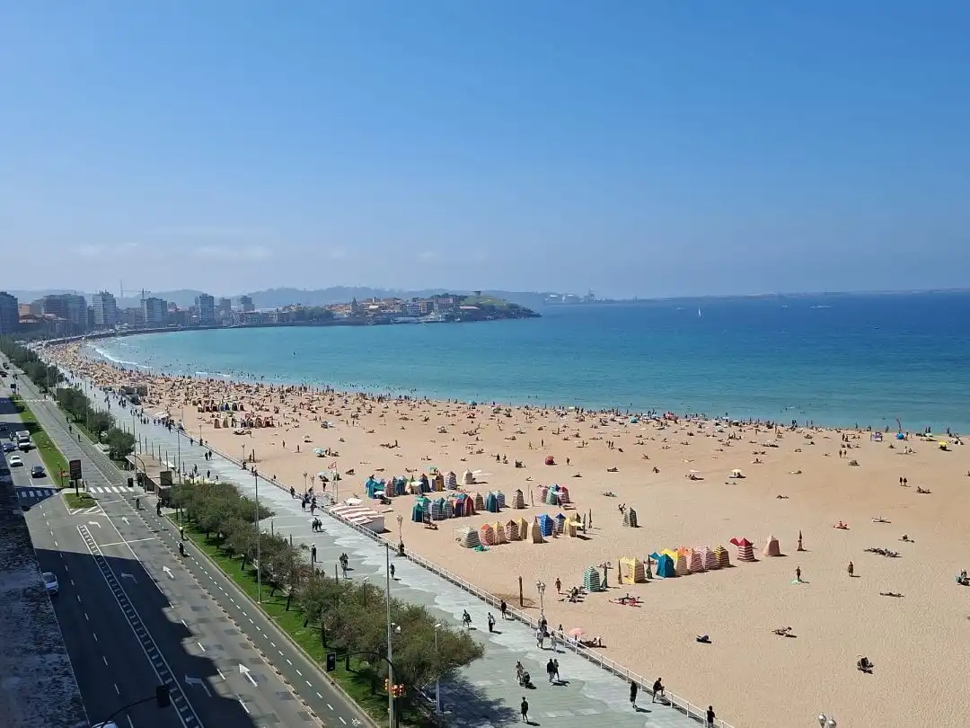 Vista exterior de Piso en venta en Gijón  con Calefacción, Parquet y Terraza