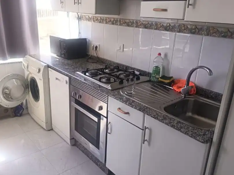 Cocina de Planta baja de alquiler en Leiro con Calefacción, Jardín privado y Trastero