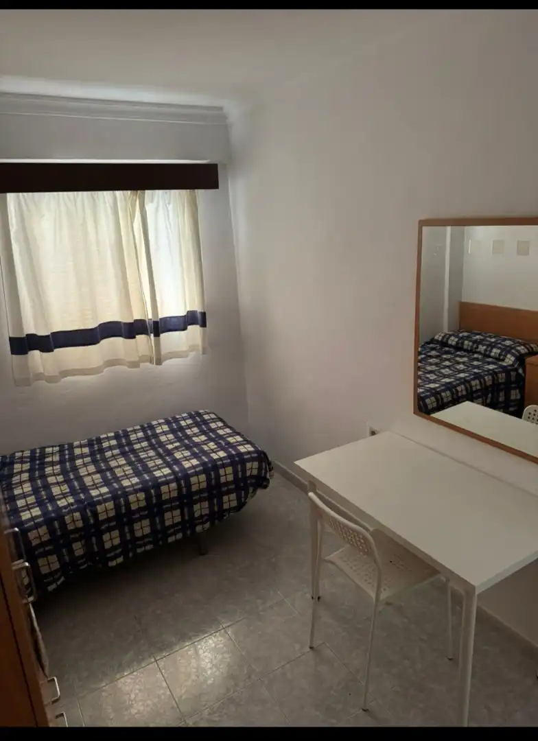 Room in Barriada la Paz, 18, Écija