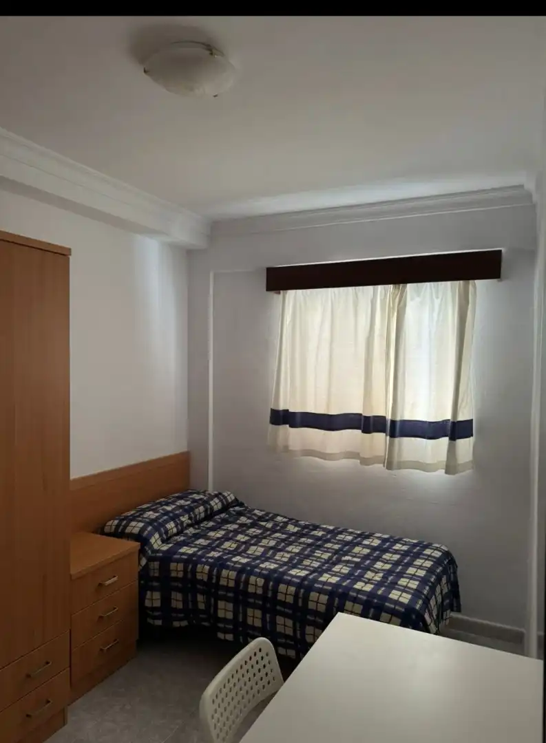 Room in Barriada la Paz, 18, Écija