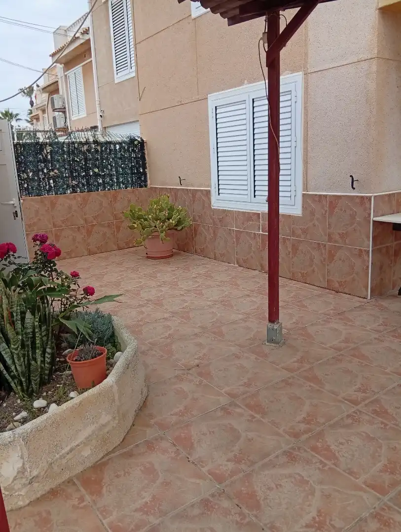 Maisonette zum Verkauf in Calle Gandhi, 10, Zona los Frutales Terrasse von Maisonette zum Verkauf in Torrevieja mit Privatgarten, Terrasse und Abstellraum