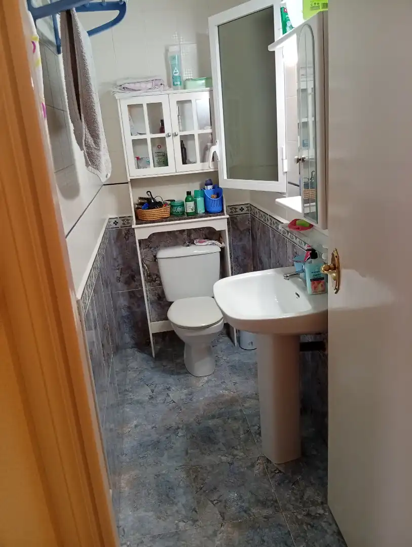 Maisonette zum Verkauf in Calle Gandhi, 10, Zona los Frutales Badezimmer von Maisonette zum Verkauf in Torrevieja mit Privatgarten, Terrasse und Abstellraum