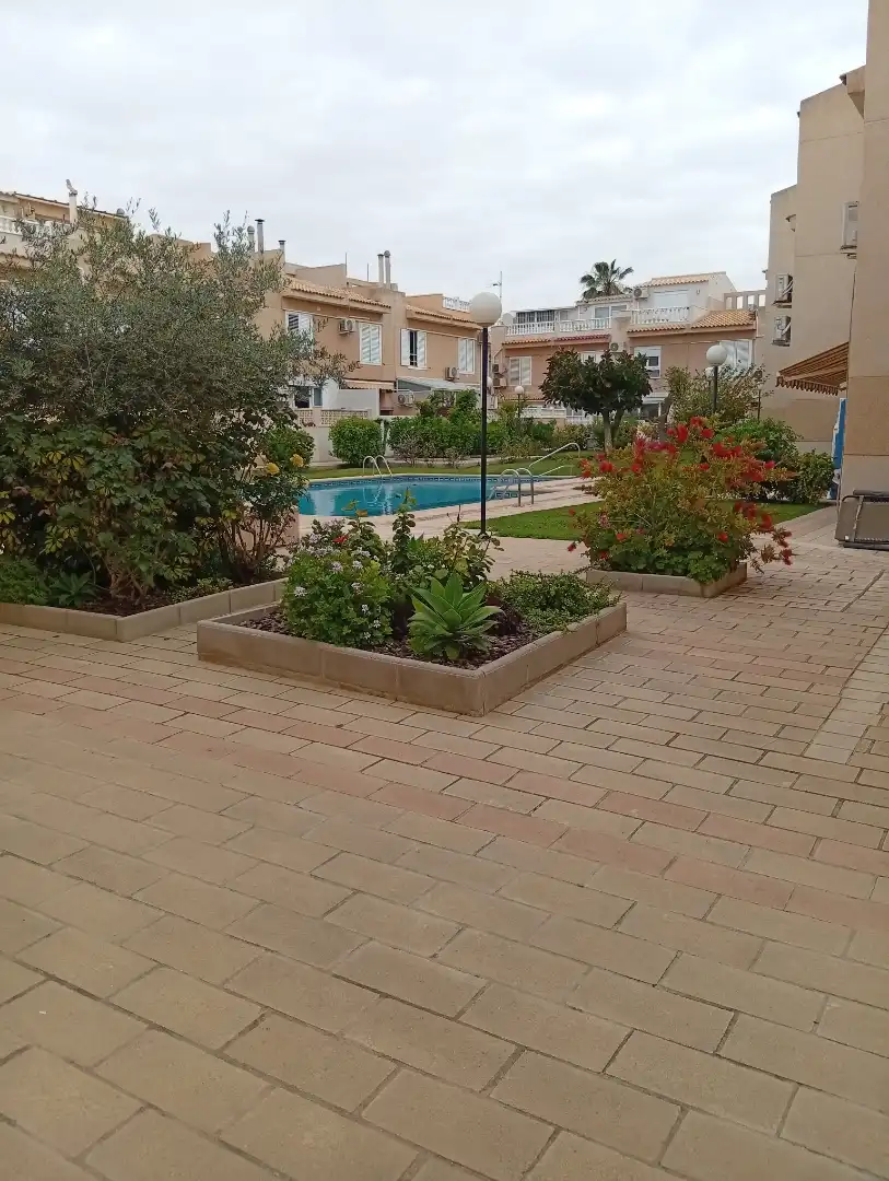 Maisonette zum Verkauf in Calle Gandhi, 10, Zona los Frutales Terrasse von Maisonette zum Verkauf in Torrevieja mit Privatgarten, Terrasse und Abstellraum
