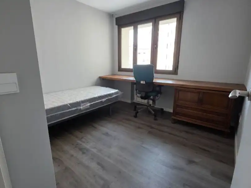 Piso de alquiler en Calle González Besada, 23, Auditorio - Seminario - Parque de Invierno Habitación de Piso de alquiler en Oviedo con Calefacción, Amueblado y Videoportero