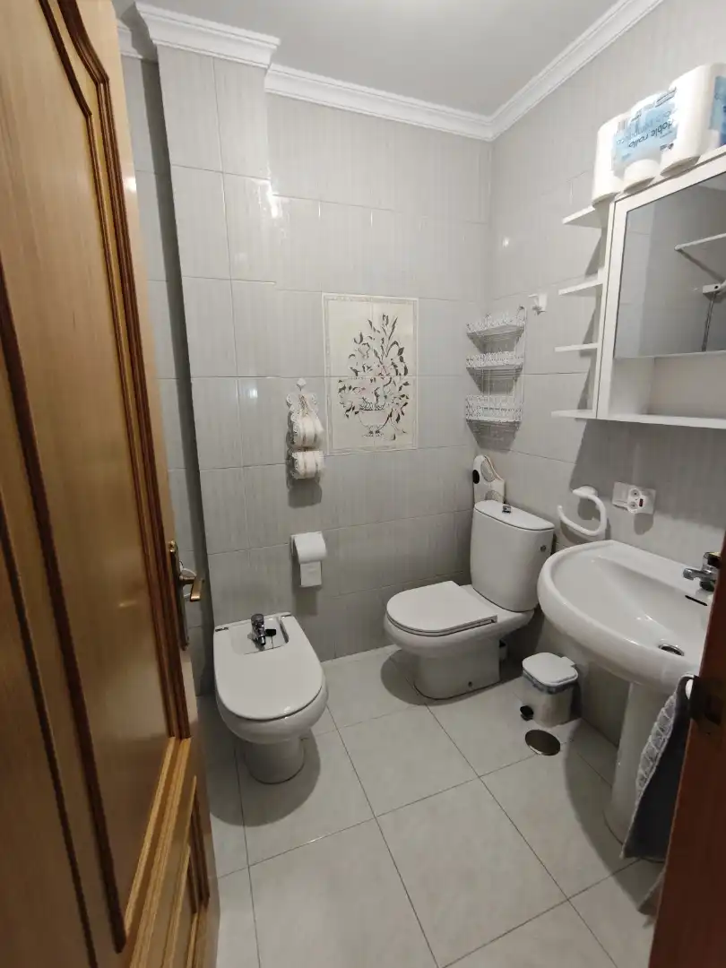 Duplexes for rent in Avenida Álvaro Cunqueiro, 22, Foz Bathroom of Duplexes for rent in Foz with Heating, Parquet flooring and Furnished
