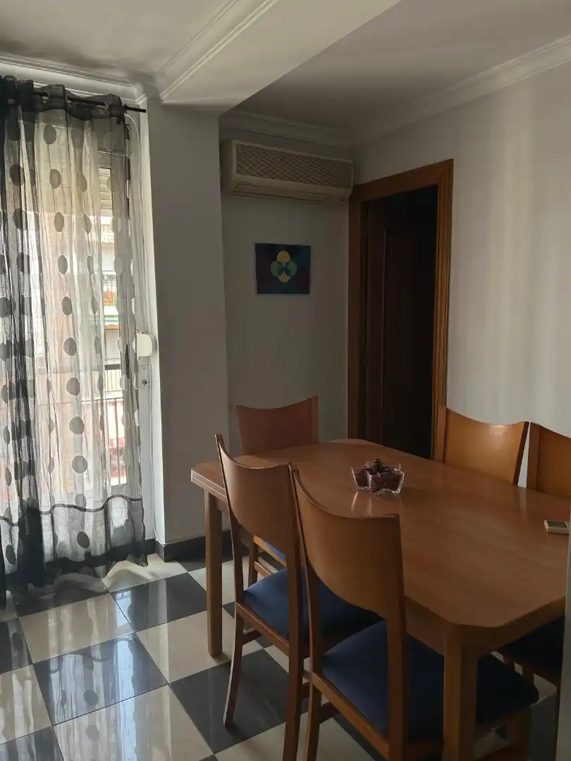 Comedor de Piso para compartir en Valencia con Aire acondicionado, Amueblado y Horno