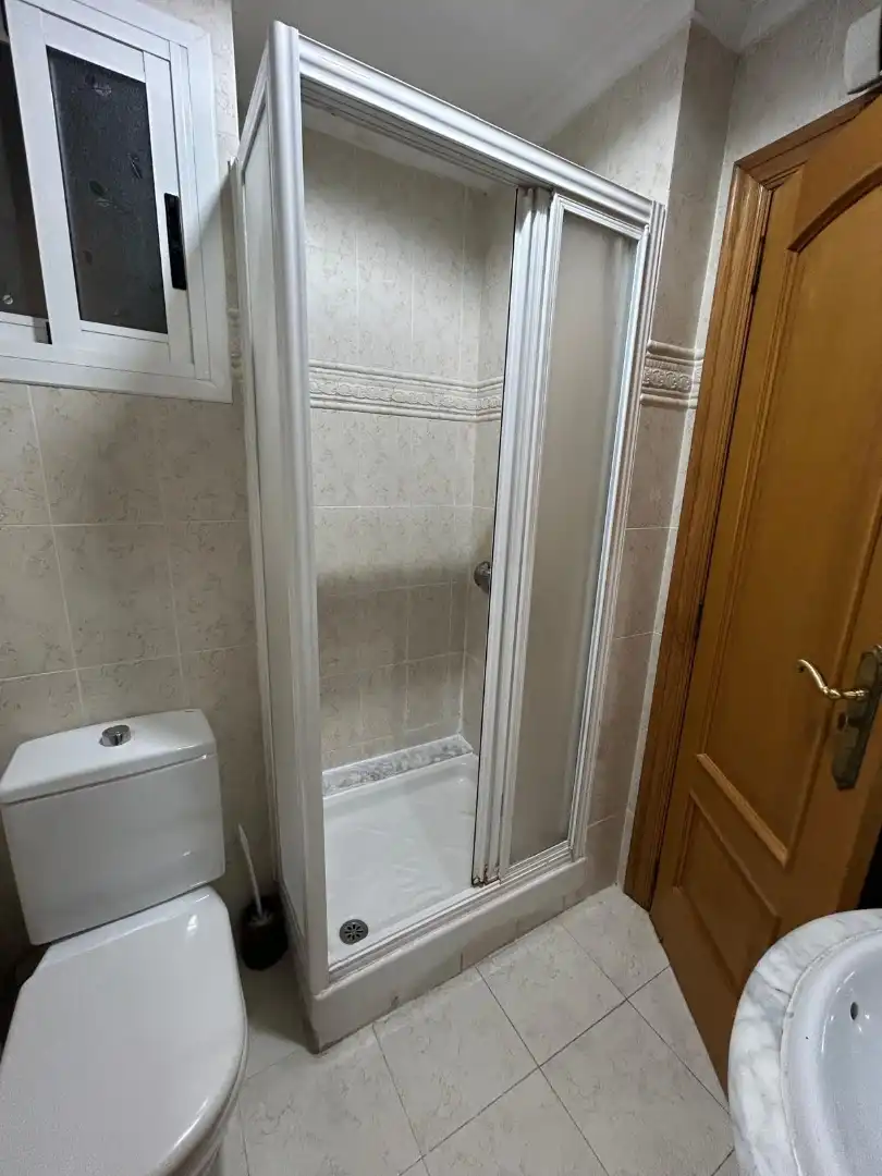 Baño de Piso para compartir en Valencia con Aire acondicionado, Amueblado y Horno