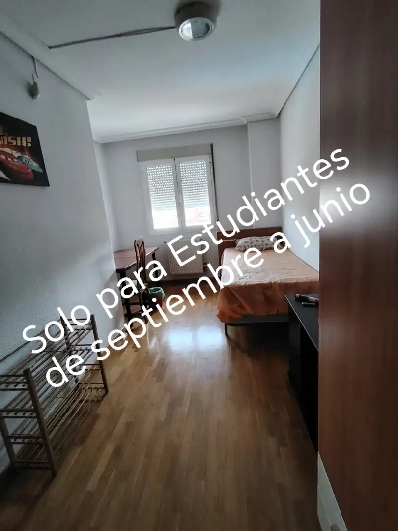 Dormitori de Pis de lloguer en Cuenca amb Calefacció, Jardí privat i Parquet