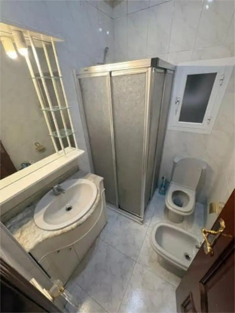 Baño de Piso de alquiler en Lleida con Calefacción, Terraza y Trastero