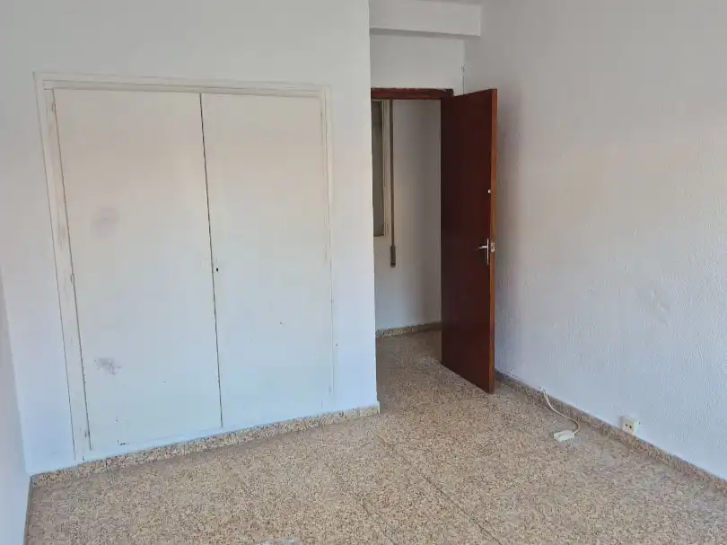 Piso en venta en Carretera Almansa, 4, Alpera Habitación de Piso en venta en Alpera con Balcón