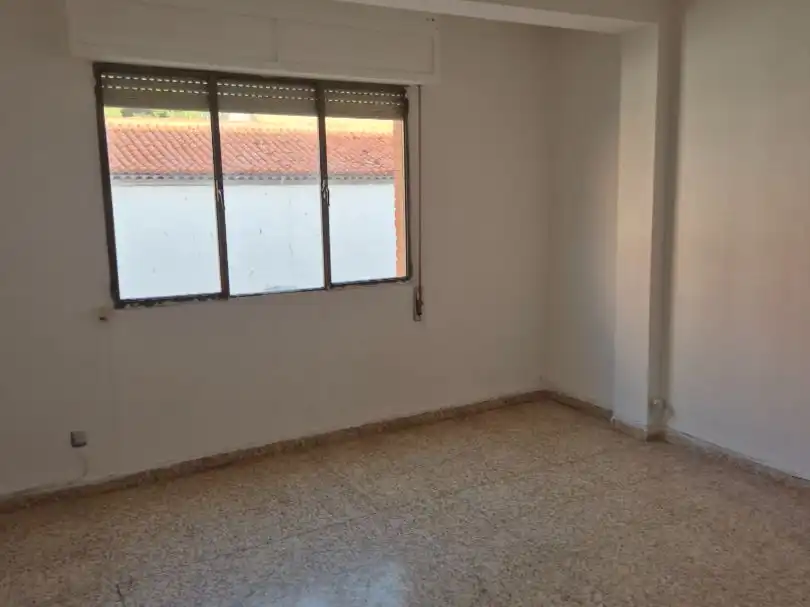 Piso en venta en Carretera Almansa, 4, Alpera Habitación de Piso en venta en Alpera con Balcón