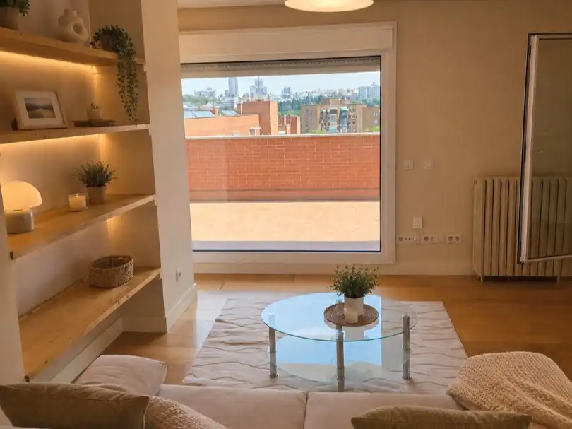 Sala de estar de Ático de alquiler en Madrid con Aire acondicionado, Calefacción y Parquet