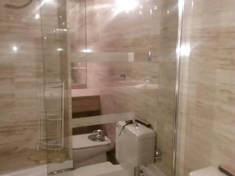 Baño de Ático de alquiler en Madrid con Aire acondicionado, Calefacción y Parquet