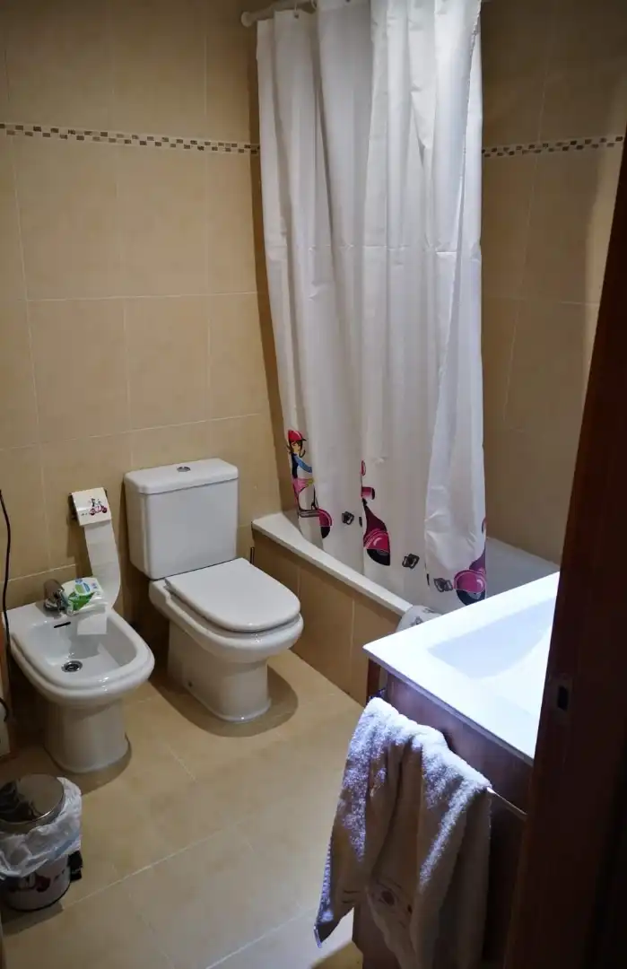 Bathroom of Flat for rent in Casarrubios del Monte  with Air Conditioner, Storage room and Community parking