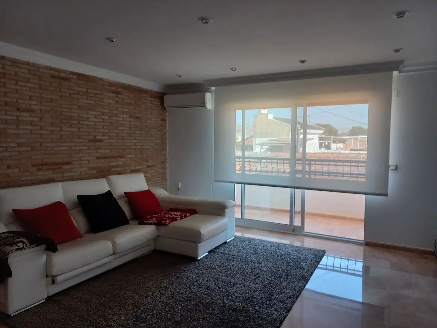 Sala de estar de Casa adosada de alquiler en San Vicente del Raspeig / Sant Vicent del Raspeig con Aire acondicionado, Calefacción y Jardín privado
