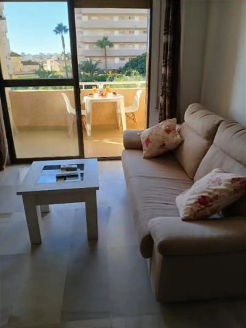 Sala de estar de Apartamento de alquiler en Roquetas de Mar con Amueblado