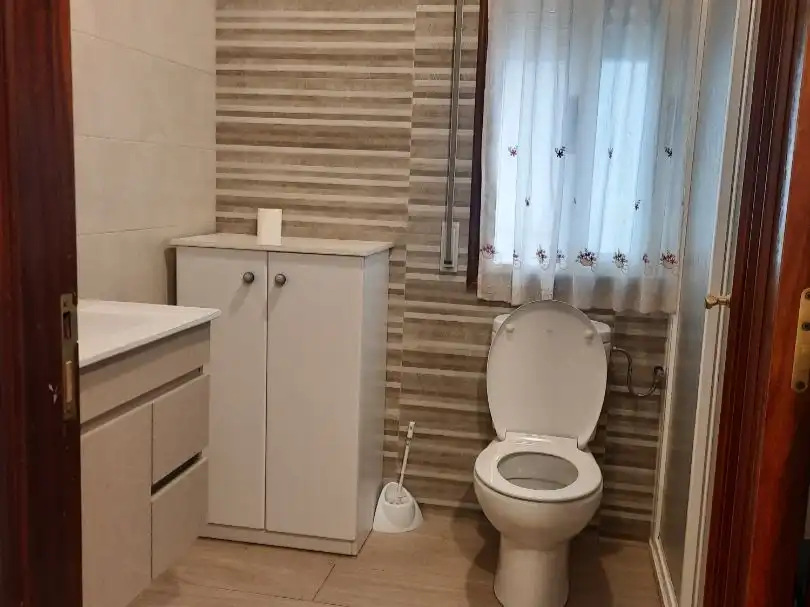 Baño de Piso de alquiler en Xinzo de Limia con Calefacción, Parquet y Trastero