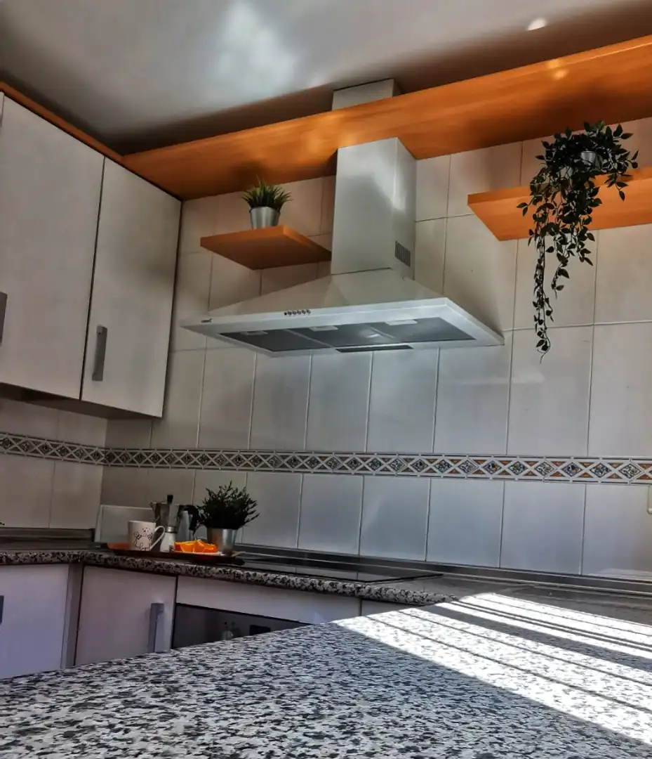 Cocina de Dúplex de alquiler en Chiclana de la Frontera con Jardín privado, Terraza y Amueblado