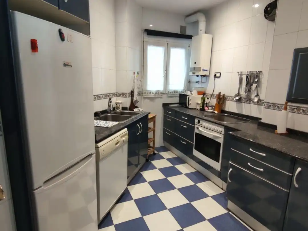 Flat for sale in Calle Menéndez Valdés, 11, Centro Kitchen of Flat for sale in Gijón with Balcony