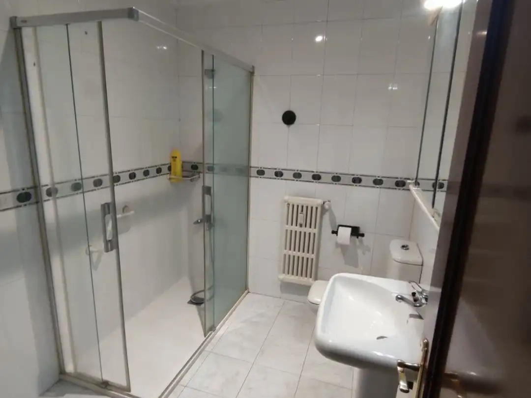 Flat for sale in Calle Menéndez Valdés, 11, Centro Bathroom of Flat for sale in Gijón with Balcony