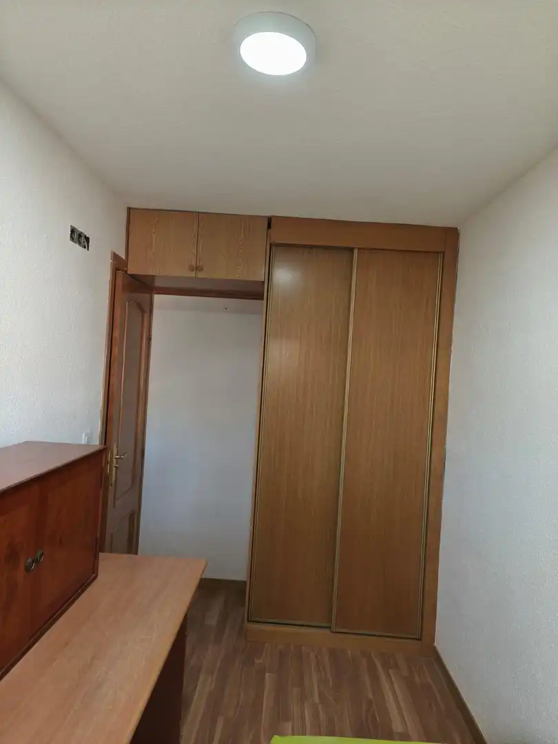 Flat for sale in Calle del Corregidor Juan de Bobadilla, 29, Vinateros Bedroom of Flat for sale in Madrid with Air Conditioner, Heating and Parquet flooring