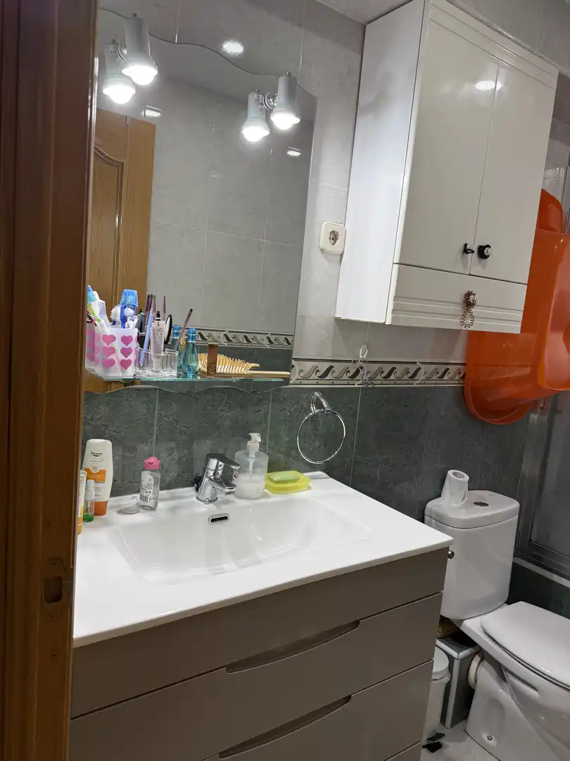 Flat for sale in Calle del Corregidor Juan de Bobadilla, 29, Vinateros Bathroom of Flat for sale in Madrid with Air Conditioner, Heating and Parquet flooring