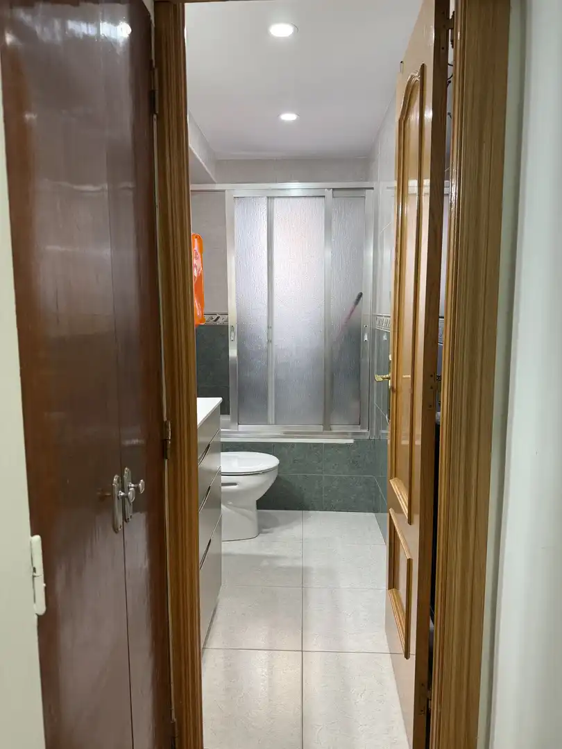 Flat for sale in Calle del Corregidor Juan de Bobadilla, 29, Vinateros Bathroom of Flat for sale in Madrid with Air Conditioner, Heating and Parquet flooring
