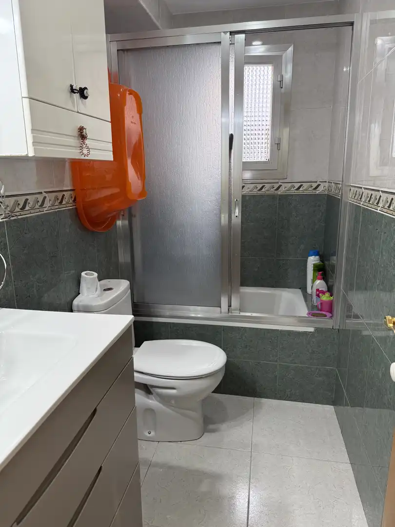 Flat for sale in Calle del Corregidor Juan de Bobadilla, 29, Vinateros Bathroom of Flat for sale in Madrid with Air Conditioner, Heating and Parquet flooring