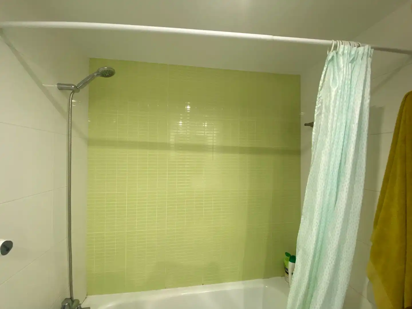 Flat for rent in del Jazmín, 20, Costillares Bathroom of Flat for rent in Madrid with Air Conditioner, Heating and Swimming Pool