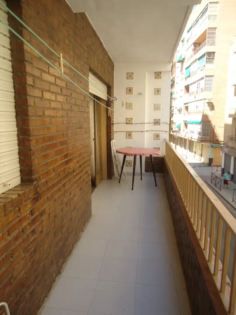 Wohnung zur Miete in Calle Polo y Caña, 10, Granada Capital Terrasse von Wohnung zur Miete in Granada Capital mit Balkon
