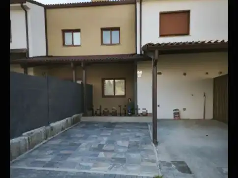 Flat for rent in Rego do Can, 17, Miño Parking of Flat for rent in Miño with Heating, Private garden and Parquet flooring