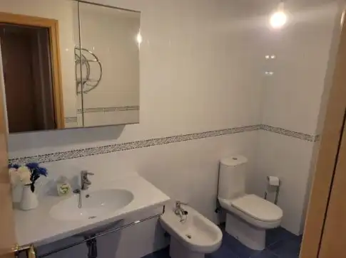 Flat for rent in Rego do Can, 17, Miño Bathroom of Flat for rent in Miño with Heating, Private garden and Parquet flooring