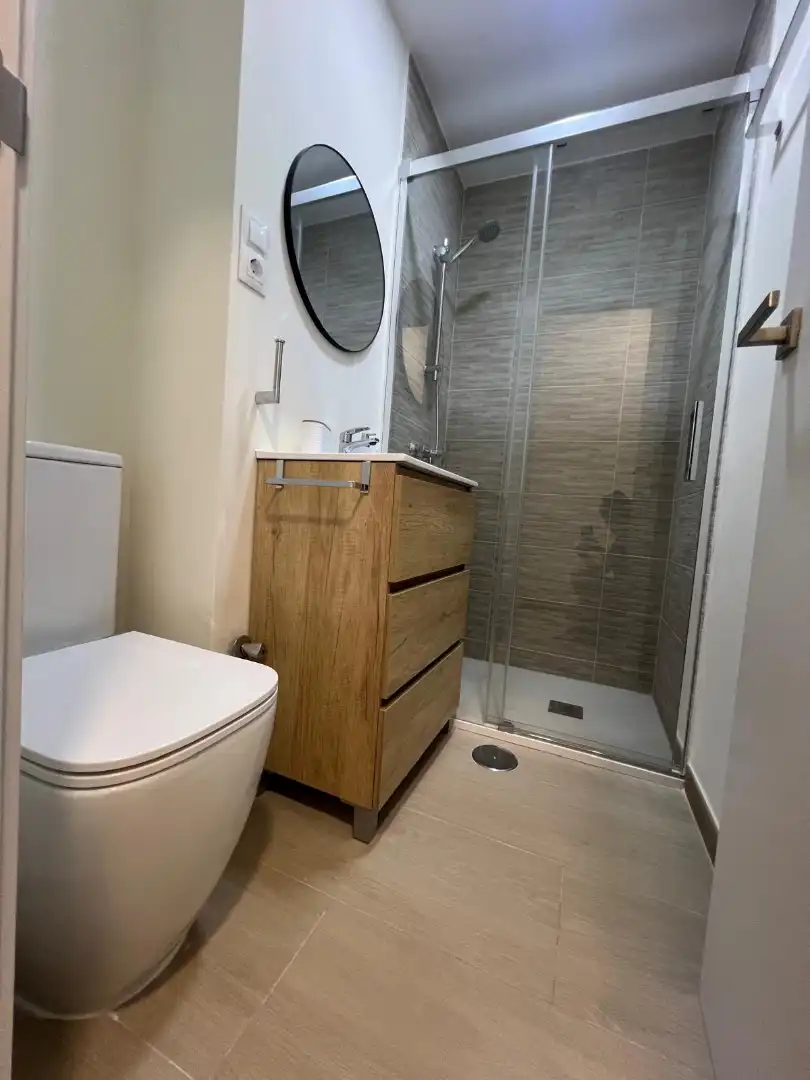 Baño de Apartamento de alquiler en Torremolinos con Aire acondicionado, Calefacción y Terraza