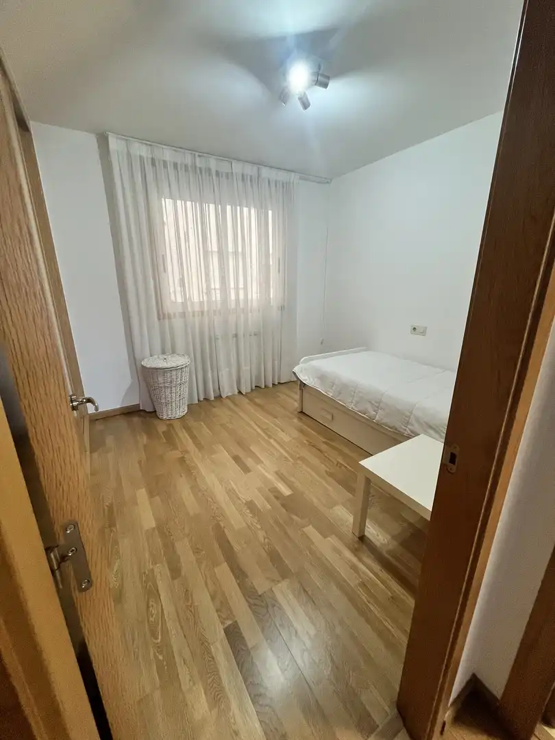 Habitación de Apartamento para compartir en Oroso con Calefacción, Parquet y Trastero