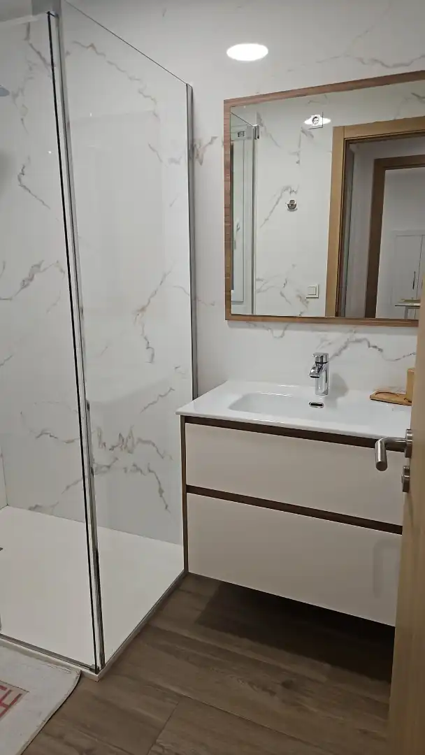 Apartments for rent in Rúa das Carretas, 32, Casco Histórico Bathroom of Apartments for rent in Santiago de Compostela with Furnished, Oven and Washing machine