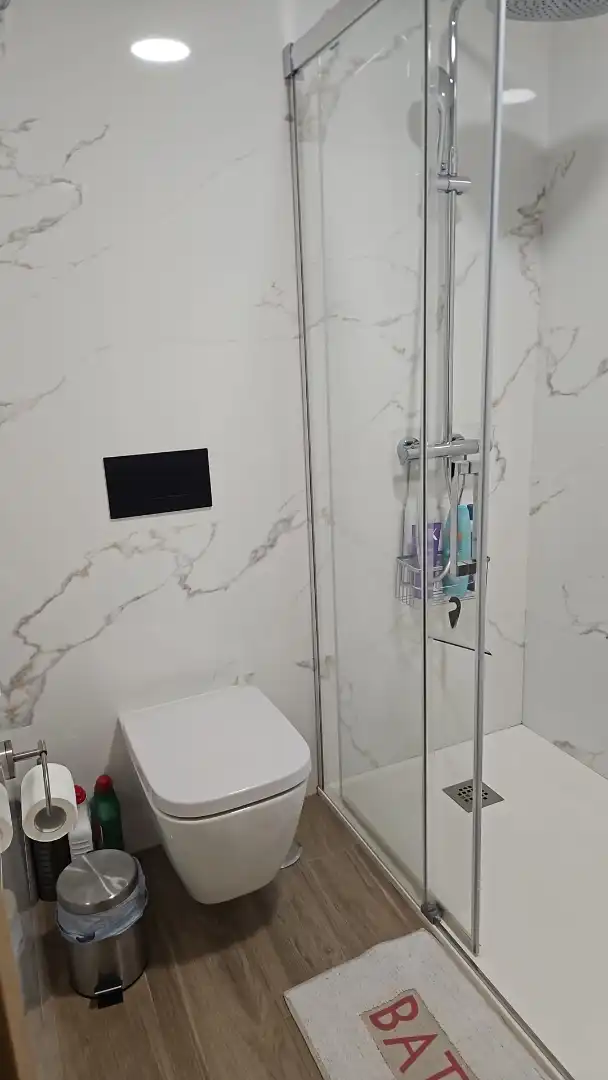 Apartments for rent in Rúa das Carretas, 32, Casco Histórico Bathroom of Apartments for rent in Santiago de Compostela with Furnished, Oven and Washing machine