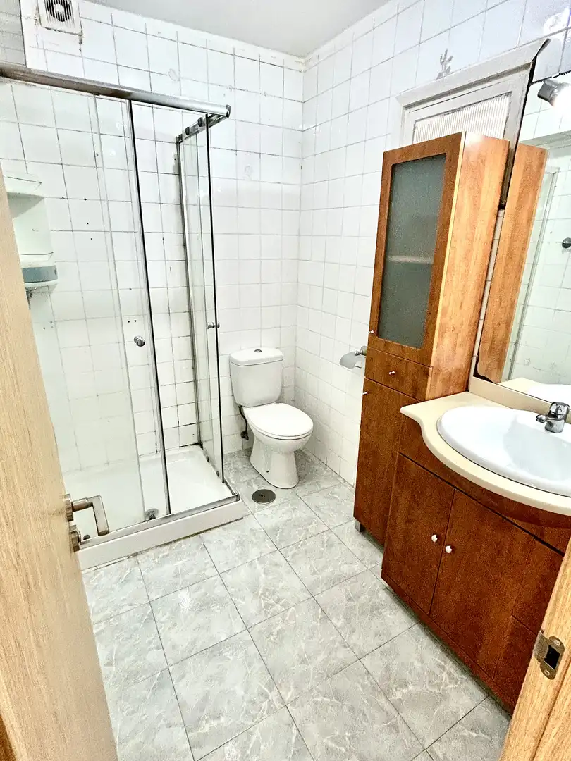 Piso de alquiler en Rua Buenavista, 43, Los Castros - Castrillón Baño de Piso de alquiler en A Coruña Capital con Calefacción y Amueblado