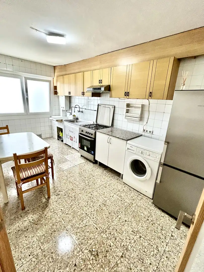 Piso de alquiler en Rua Buenavista, 43, Los Castros - Castrillón Cocina de Piso de alquiler en A Coruña Capital con Calefacción y Amueblado