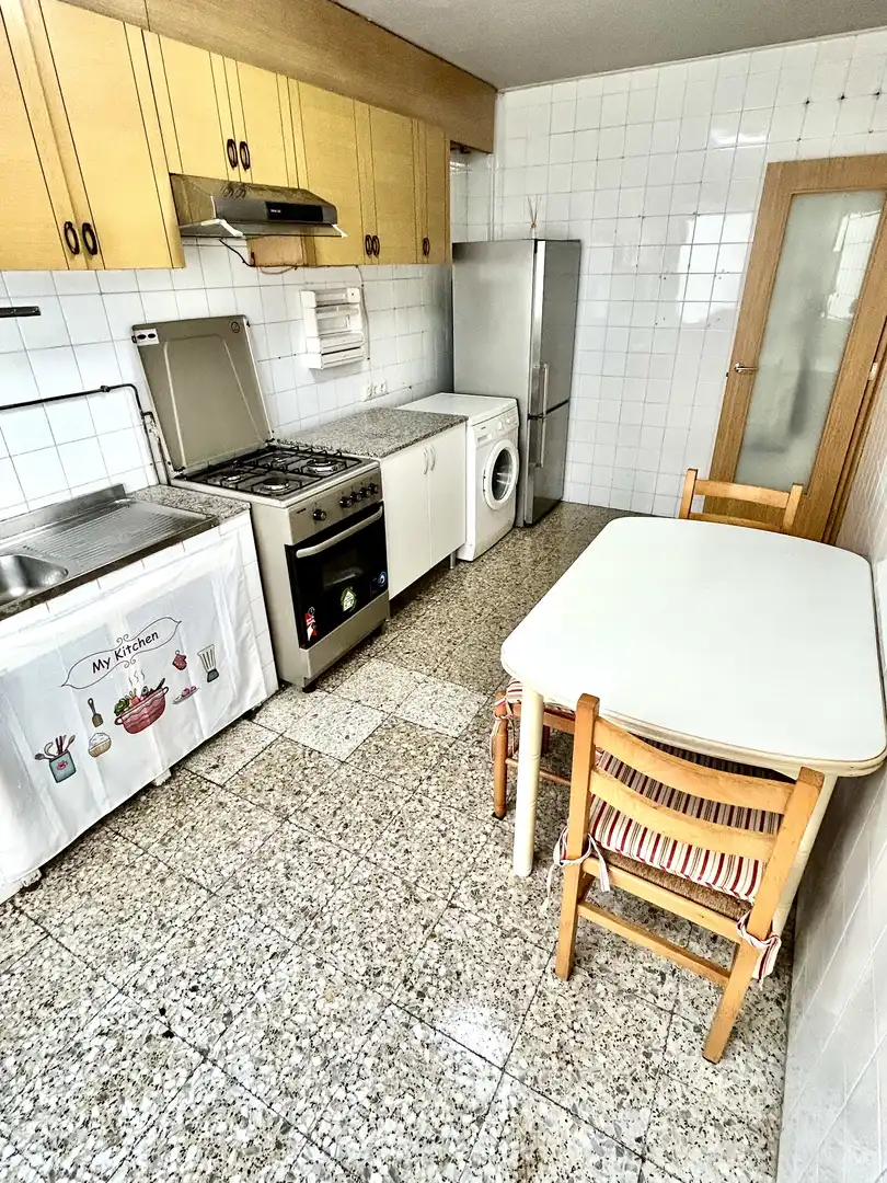 Piso de alquiler en Rua Buenavista, 43, Los Castros - Castrillón Cocina de Piso de alquiler en A Coruña Capital con Calefacción y Amueblado