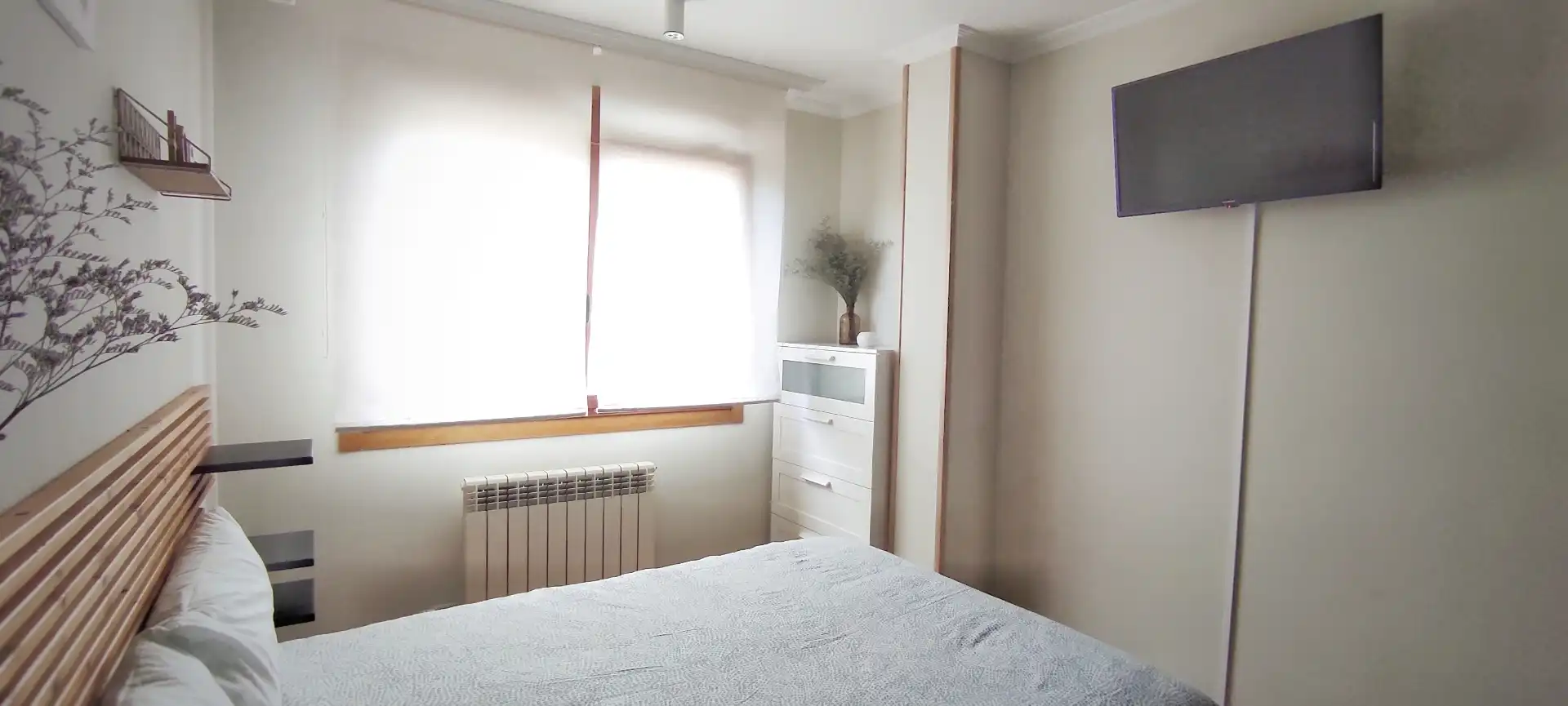 Wohnung zur Miete in Rúa Rons, 28, O Grove Schlafzimmer von Wohnung zur Miete in O Grove mit Heizung, Privatgarten und Parkett