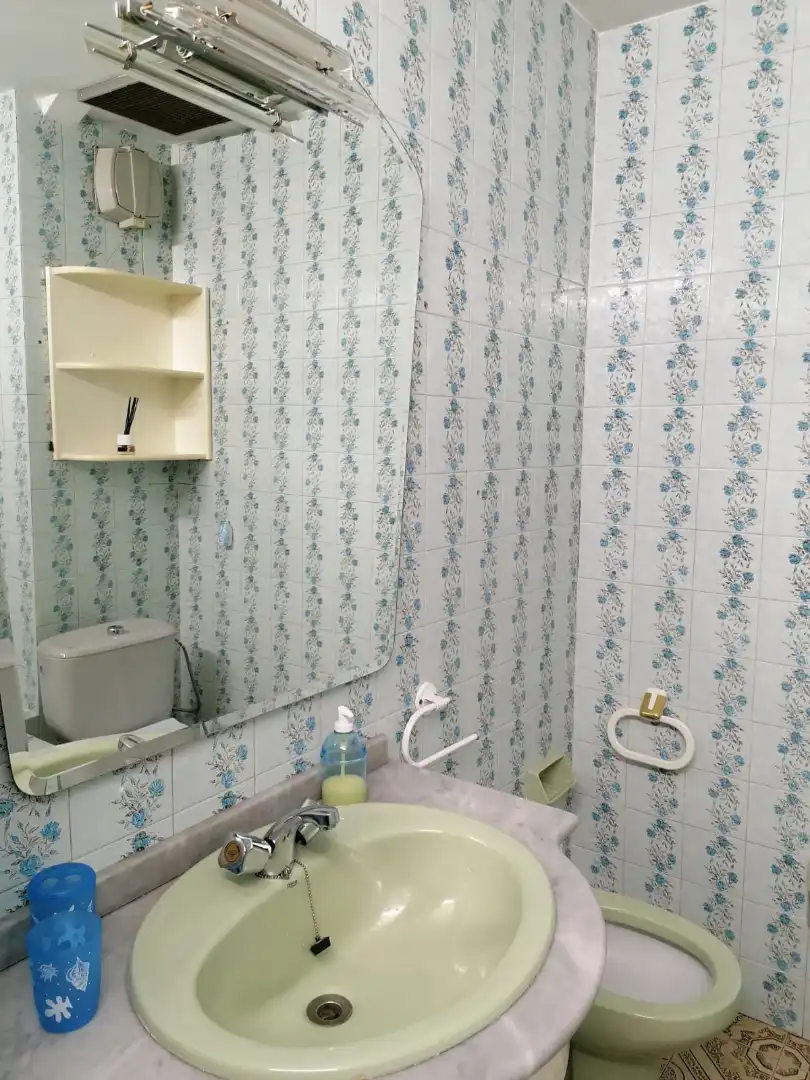 Baño de Piso de alquiler en Ourense Capital  con Calefacción, Parquet y Amueblado