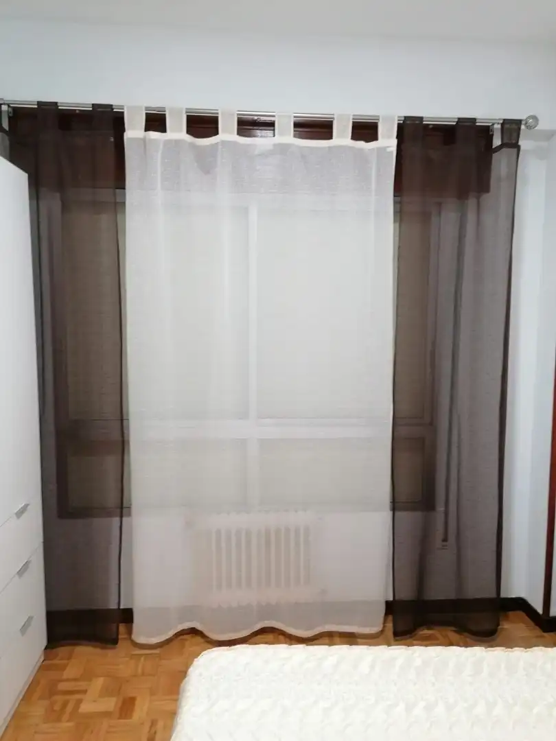 Habitación de Piso de alquiler en Ourense Capital  con Calefacción, Parquet y Amueblado
