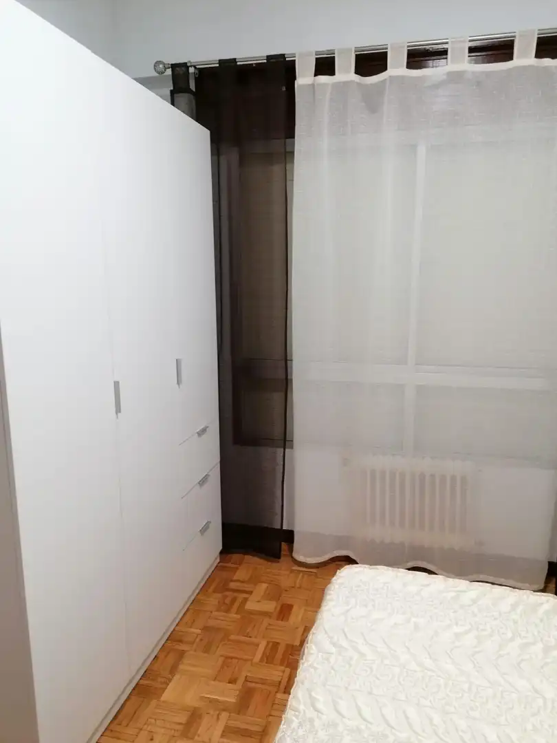 Habitación de Piso de alquiler en Ourense Capital  con Calefacción, Parquet y Amueblado
