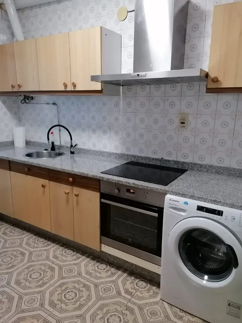 Cocina de Piso de alquiler en Ourense Capital  con Calefacción, Parquet y Amueblado