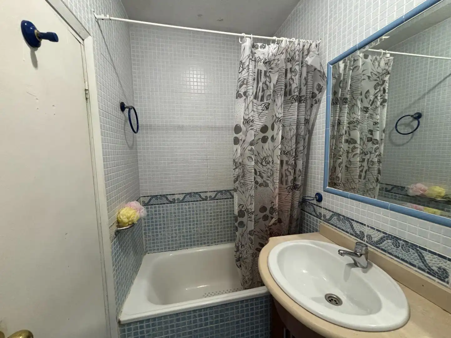Flat for sale in Calle de Santa Escolástica, 9, Los Ángeles Bathroom of Flat for sale in Madrid with Air Conditioner, Terrace and Storage room