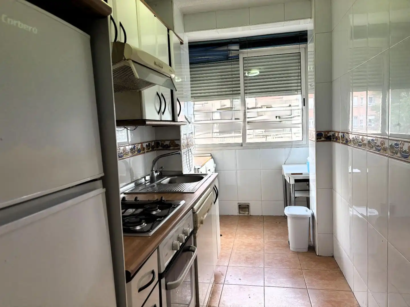 Flat for sale in Calle de Santa Escolástica, 9, Los Ángeles Kitchen of Flat for sale in Madrid with Air Conditioner, Terrace and Storage room